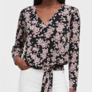 NWOT- Banana Republic floral hem top- great with jeans! Super comfy